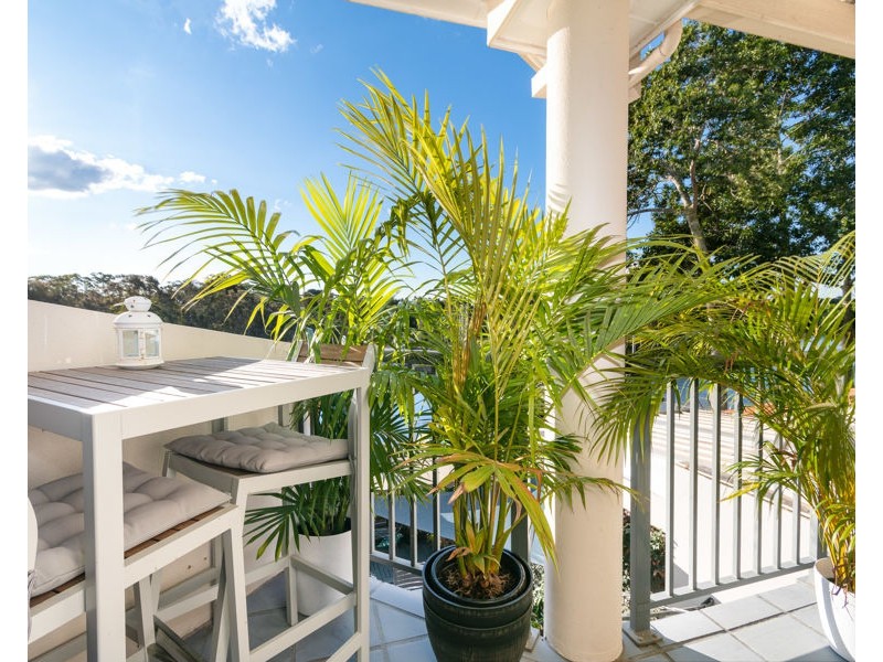 143/125 Santa Cruz Boulevard, Clear Island Waters QLD 4226