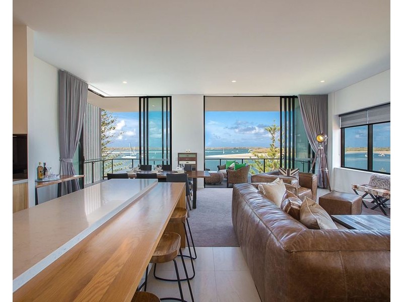 502 Marine Parade, Biggera Waters QLD 4216