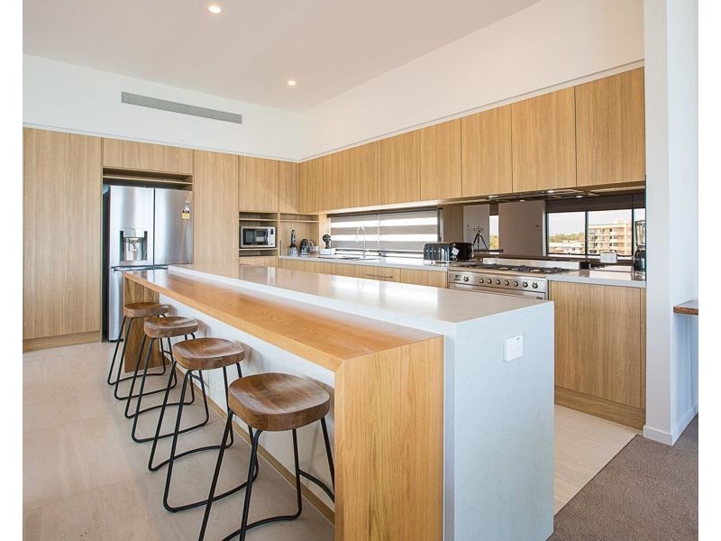 502 Marine Parade, Biggera Waters QLD 4216