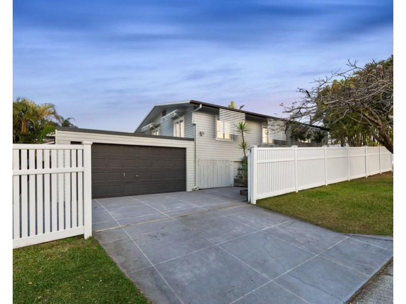 9 Saltash Street, Labrador QLD 4215