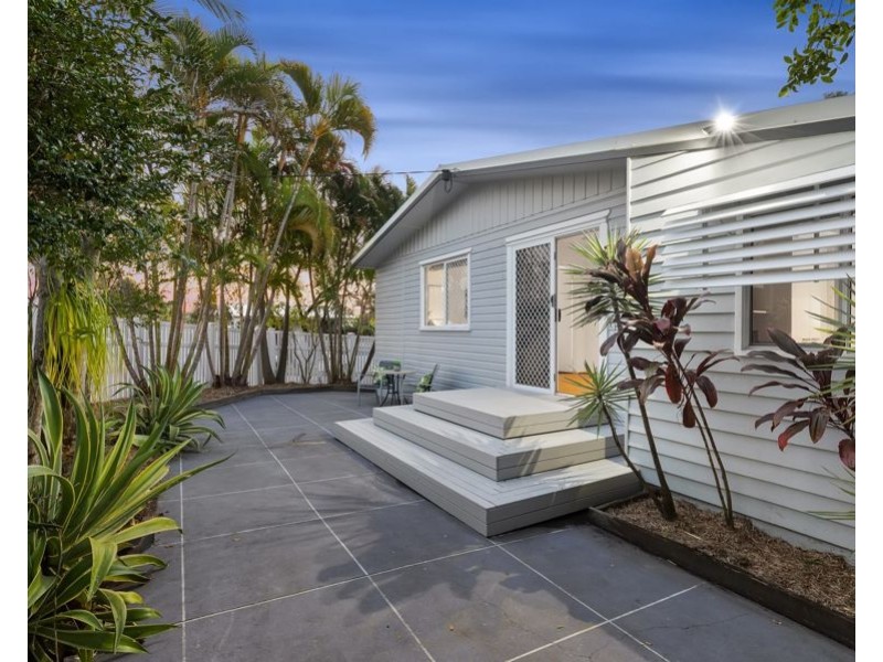 9 Saltash Street, Labrador QLD 4215