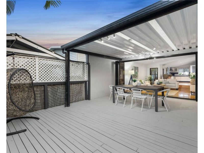 9 Saltash Street, Labrador QLD 4215