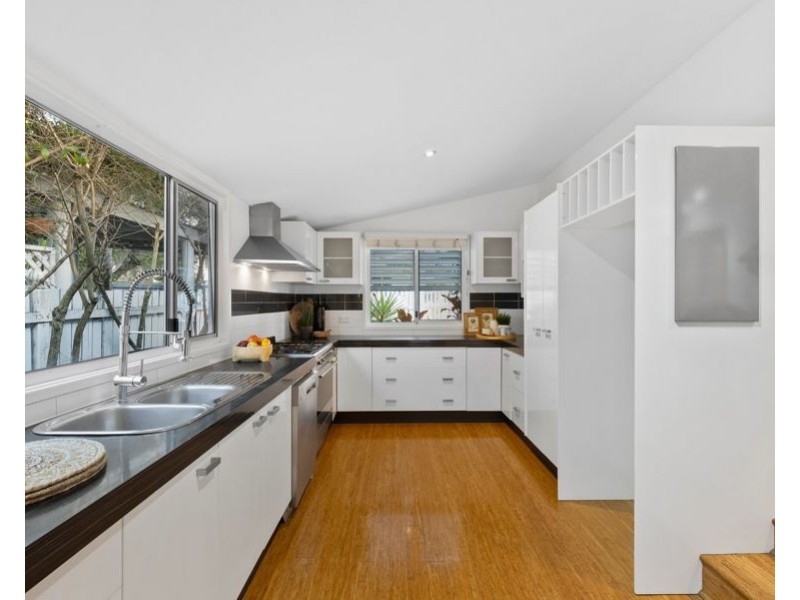 9 Saltash Street, Labrador QLD 4215