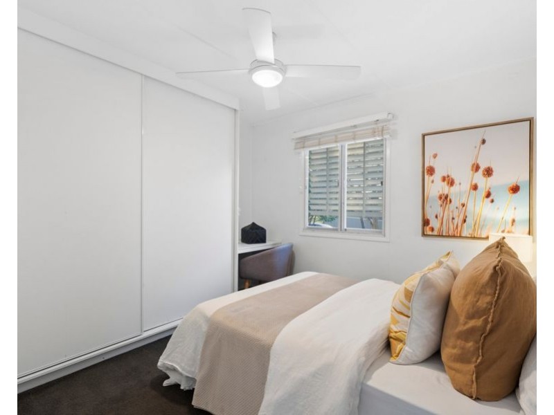 9 Saltash Street, Labrador QLD 4215