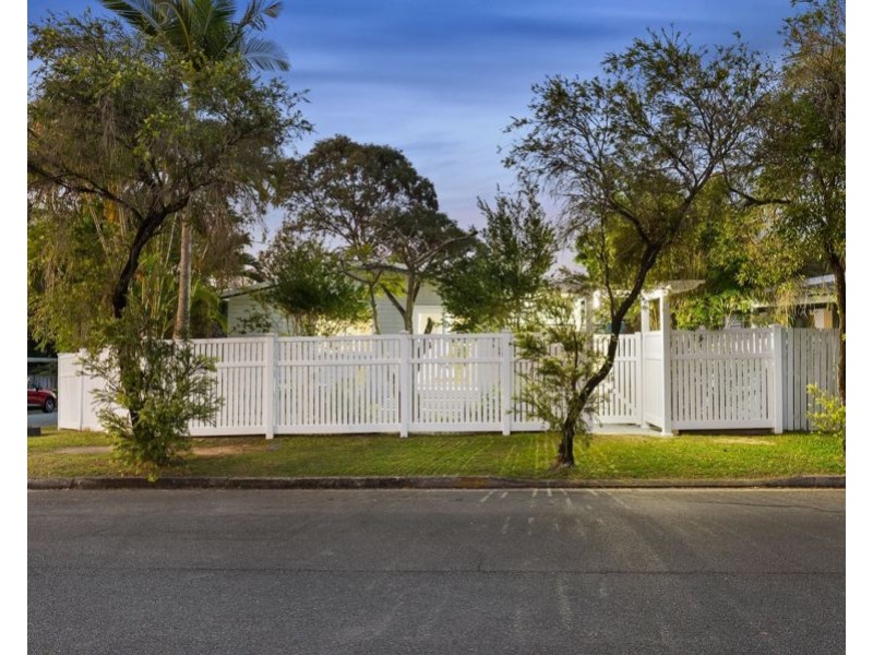 9 Saltash Street, Labrador QLD 4215