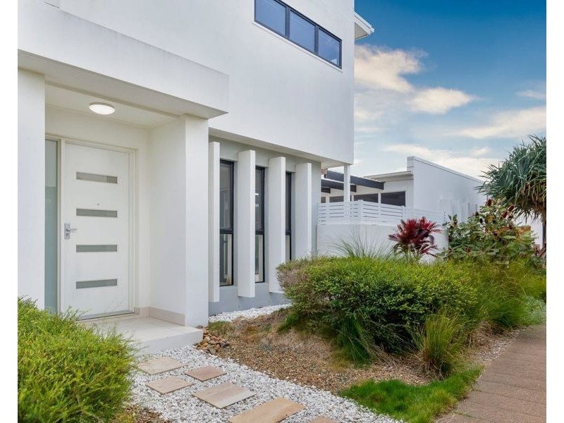 16 Mayfair Lane, Hope Island QLD 4212