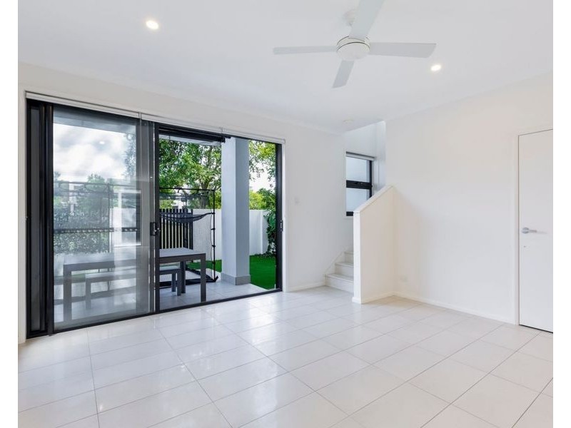 16 Mayfair Lane, Hope Island QLD 4212