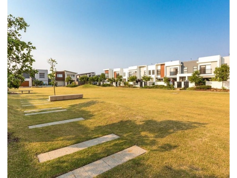 16 Mayfair Lane, Hope Island QLD 4212