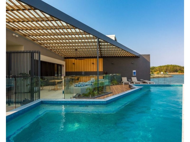 16 Mayfair Lane, Hope Island QLD 4212