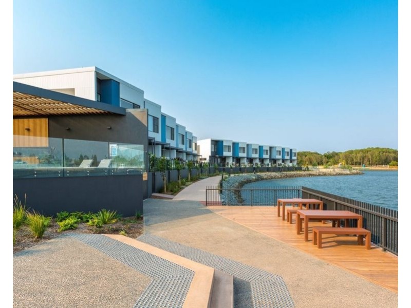 16 Mayfair Lane, Hope Island QLD 4212