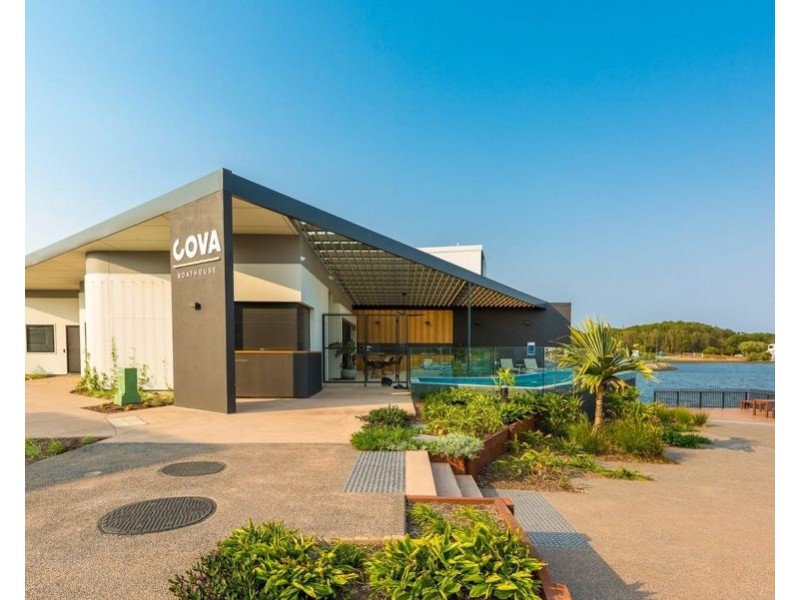 16 Mayfair Lane, Hope Island QLD 4212