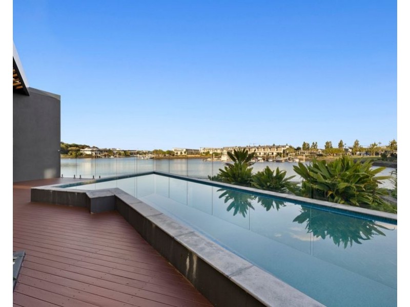 16 Mayfair Lane, Hope Island QLD 4212