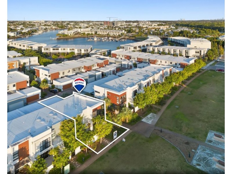 16 Mayfair Lane, Hope Island QLD 4212