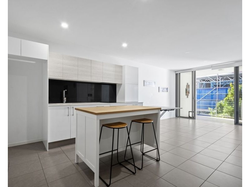 1211/6-8 Waterford Court, Bundall QLD 4217