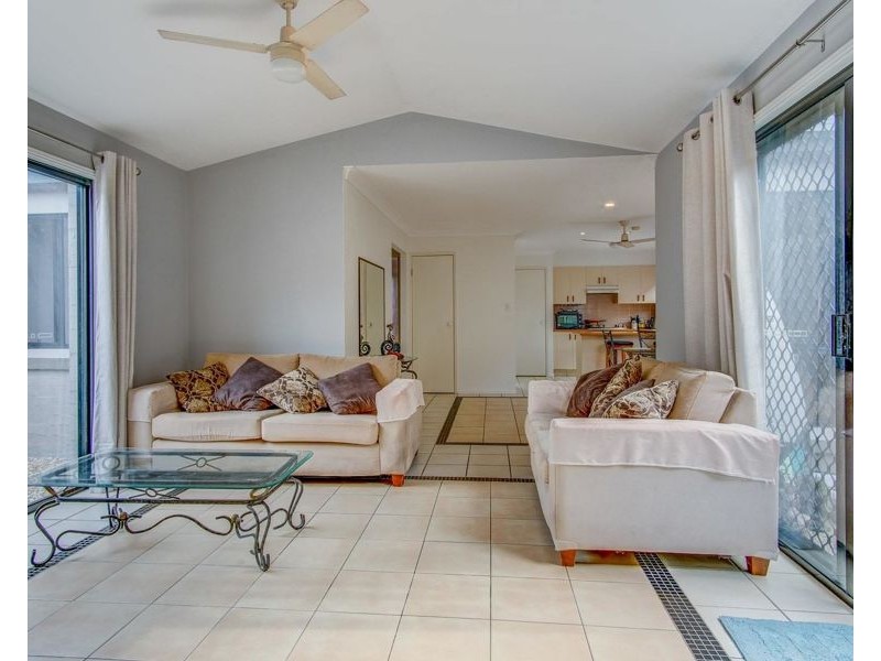 2/8 Geoff Wolter Drive West, Molendinar QLD 4214