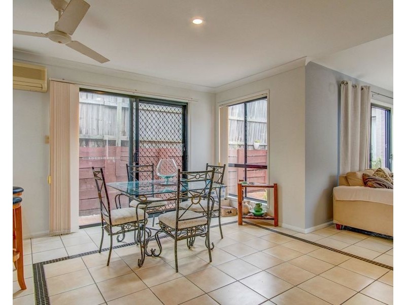 2/8 Geoff Wolter Drive West, Molendinar QLD 4214