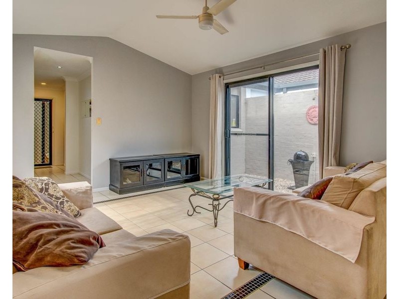 2/8 Geoff Wolter Drive West, Molendinar QLD 4214