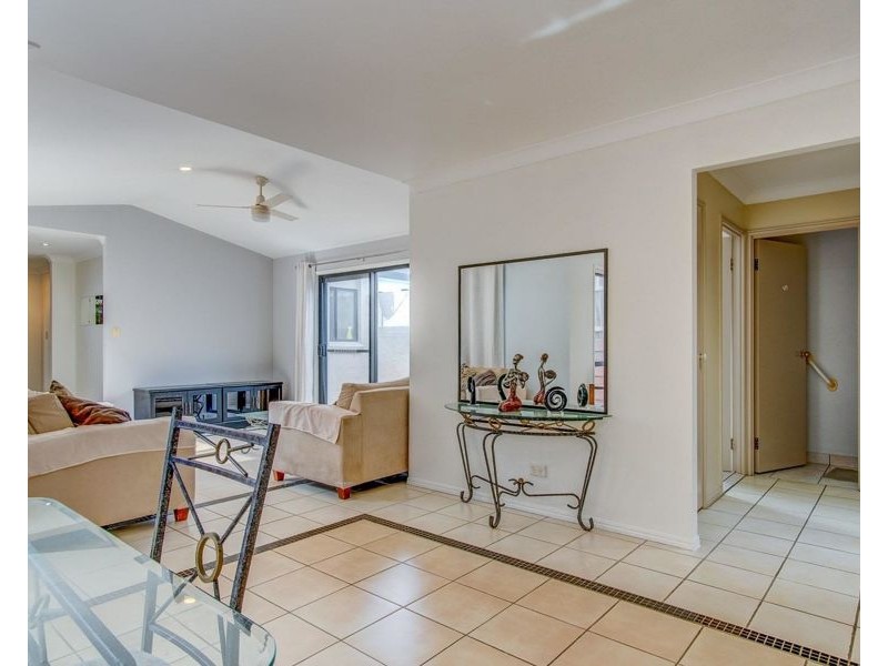 2/8 Geoff Wolter Drive West, Molendinar QLD 4214