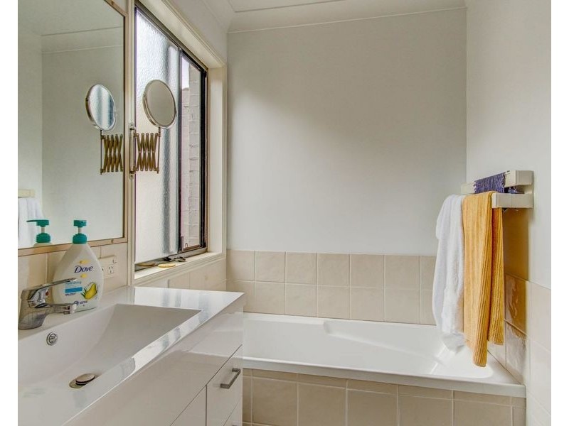 2/8 Geoff Wolter Drive West, Molendinar QLD 4214