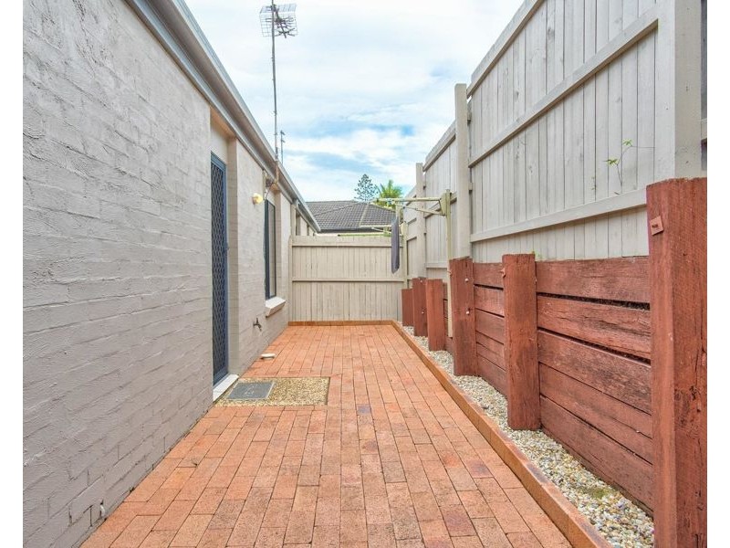 2/8 Geoff Wolter Drive West, Molendinar QLD 4214