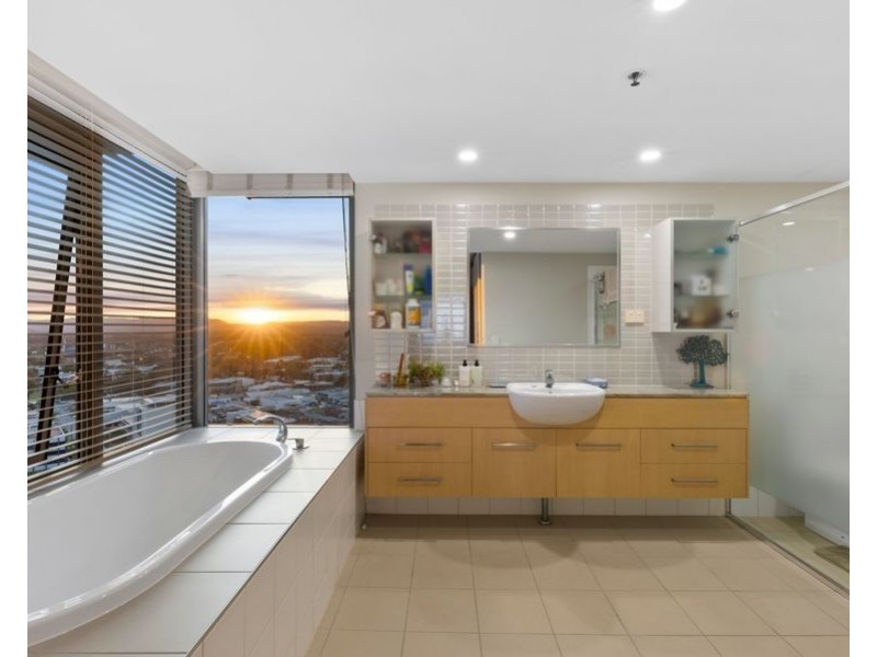 274/105 Scarborough Street, Southport QLD 4215