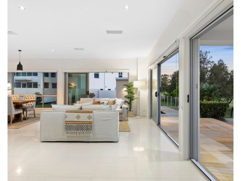 1038 Lakeview Terrace, Benowa QLD 4217