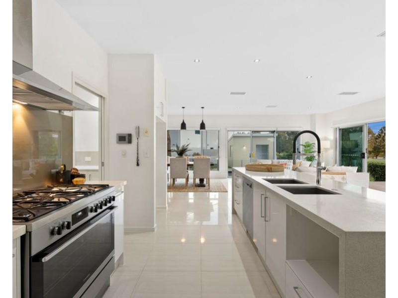 1038 Lakeview Terrace, Benowa QLD 4217