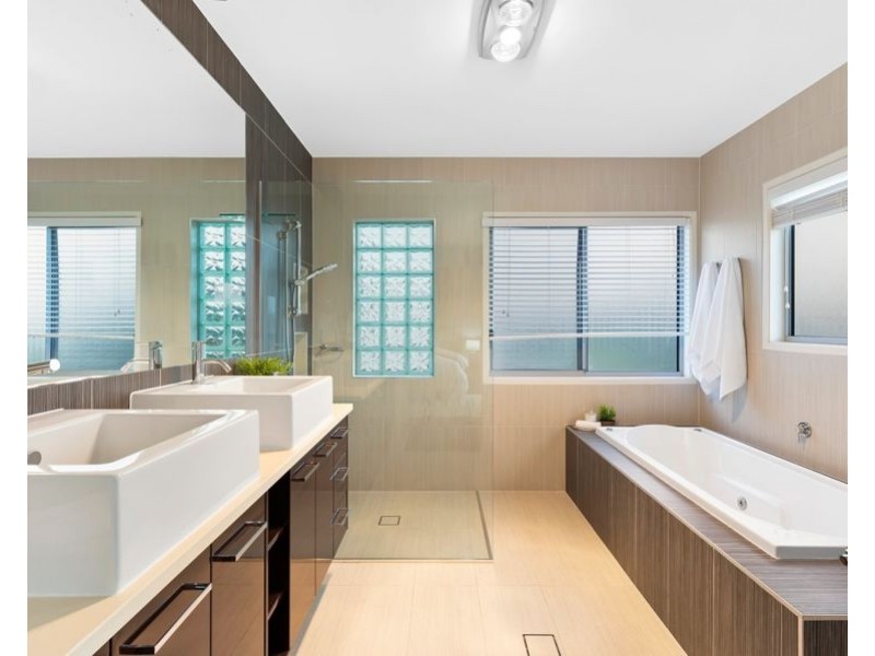 1038 Lakeview Terrace, Benowa QLD 4217