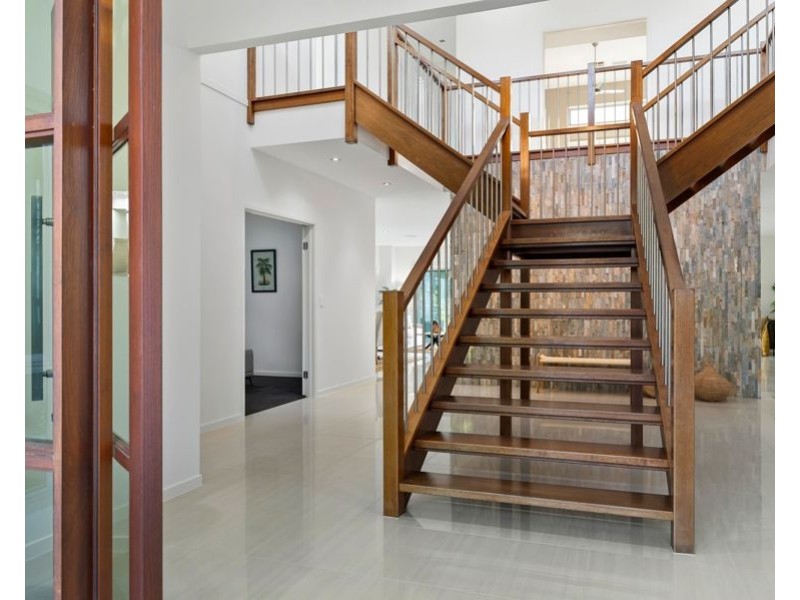 1038 Lakeview Terrace, Benowa QLD 4217