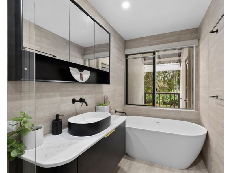 80/125 Santa Cruz Boulevard, Clear Island Waters QLD 4226