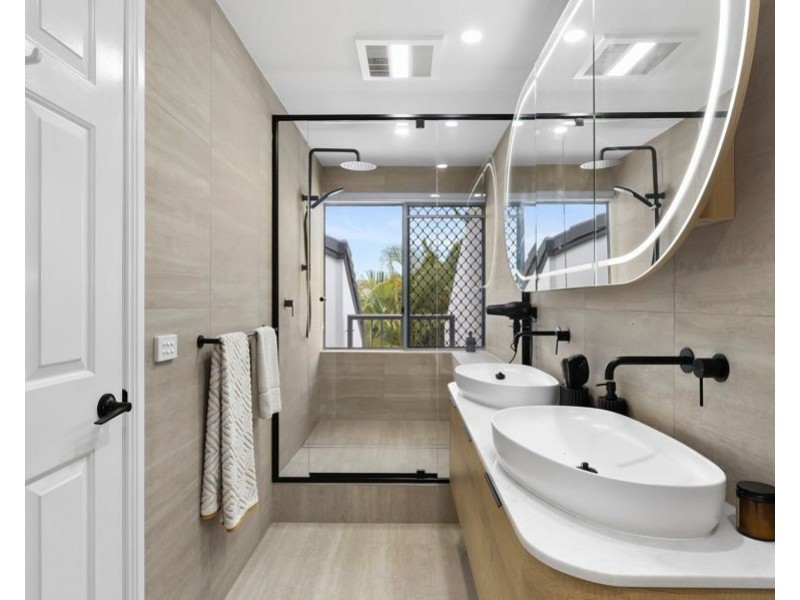 80/125 Santa Cruz Boulevard, Clear Island Waters QLD 4226