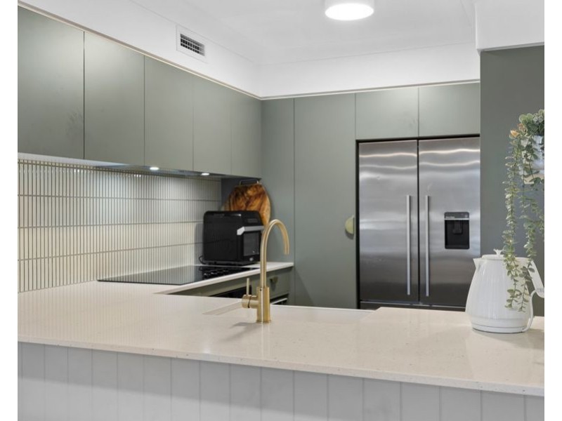 3033/2633 Gold Coast Highway, Broadbeach QLD 4218