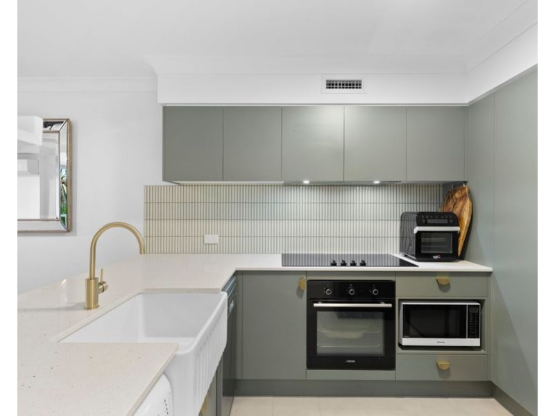 3033/2633 Gold Coast Highway, Broadbeach QLD 4218
