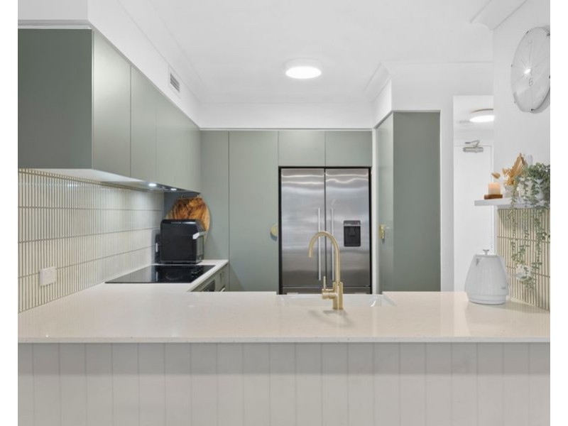 3033/2633 Gold Coast Highway, Broadbeach QLD 4218