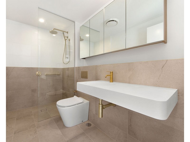 1208/372 Marine Parade, Labrador QLD 4215