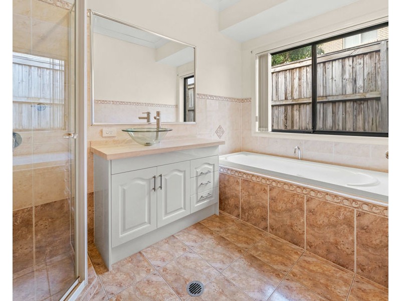 62 Crestwood Drive, Molendinar QLD 4214