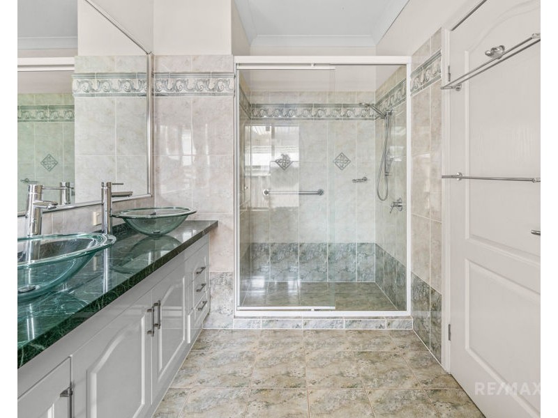 62 Crestwood Drive, Molendinar QLD 4214