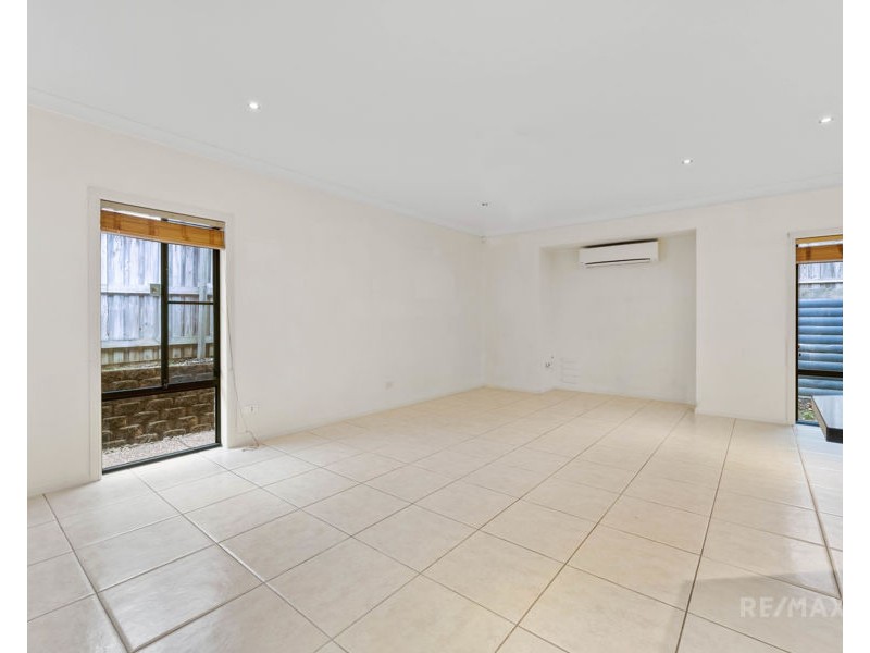 62 Crestwood Drive, Molendinar QLD 4214