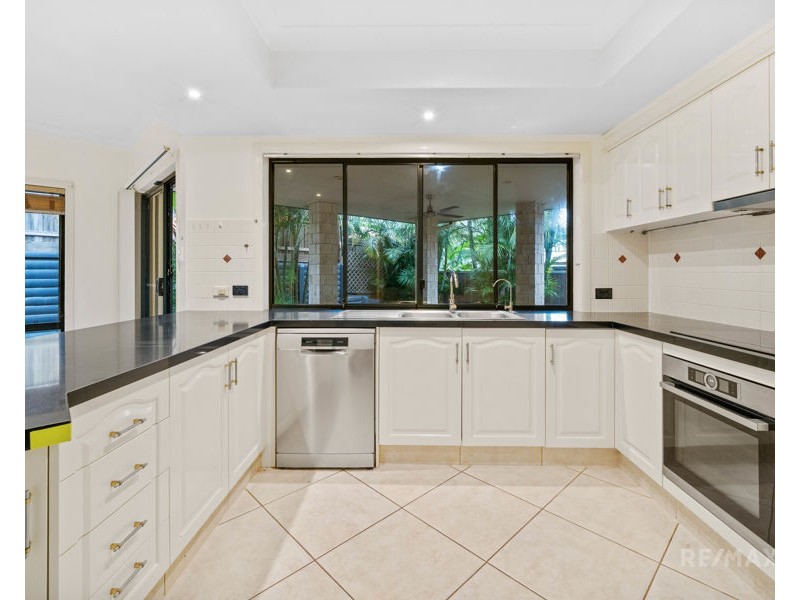 62 Crestwood Drive, Molendinar QLD 4214