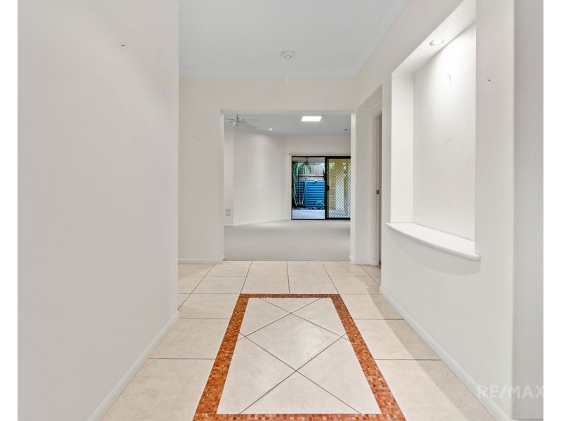 62 Crestwood Drive, Molendinar QLD 4214