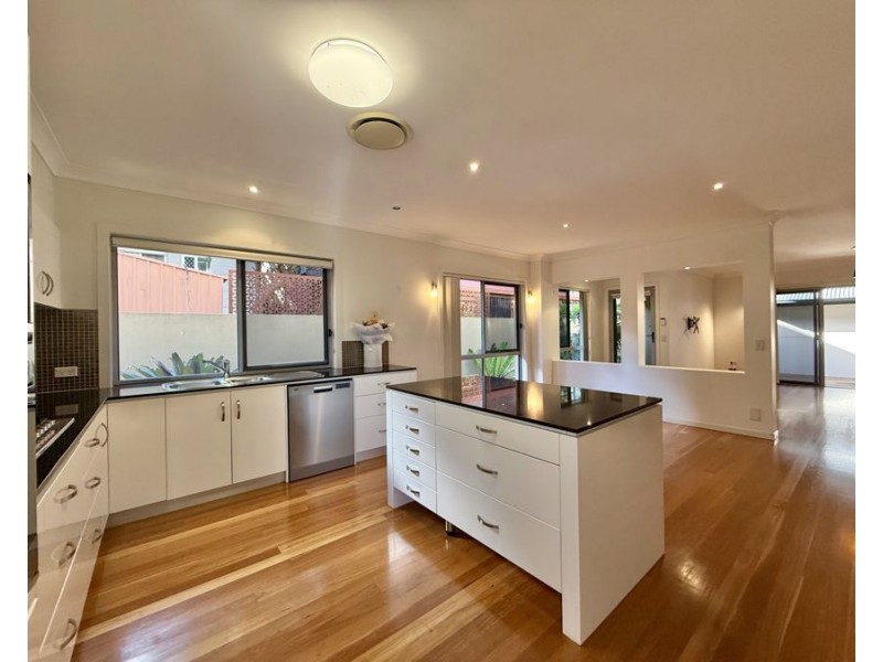 2/82 Slatyer Avenue, Bundall QLD 4217