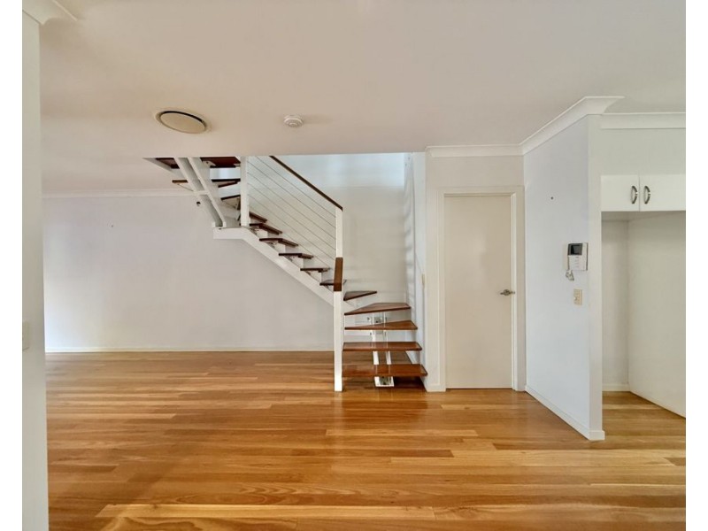 2/82 Slatyer Avenue, Bundall QLD 4217