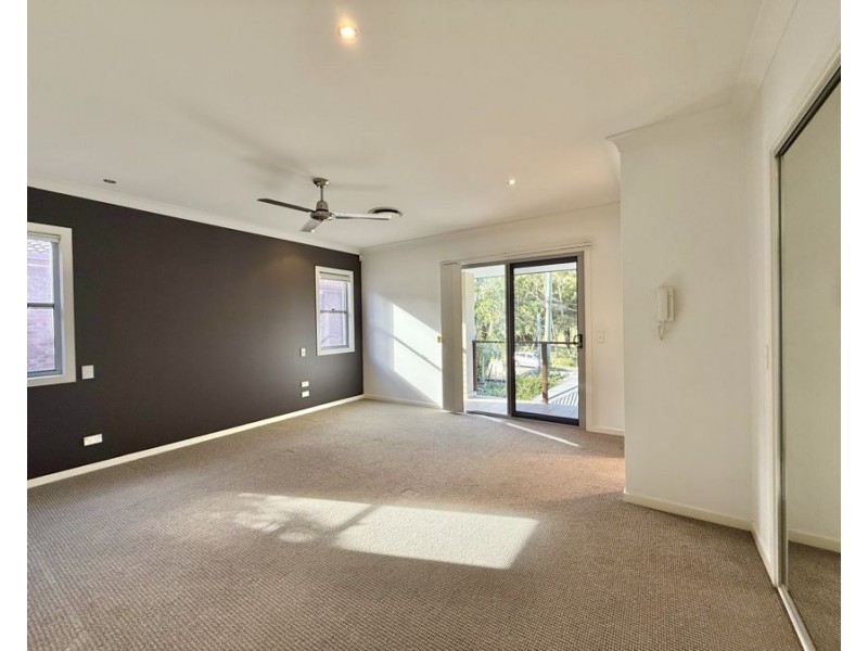 2/82 Slatyer Avenue, Bundall QLD 4217