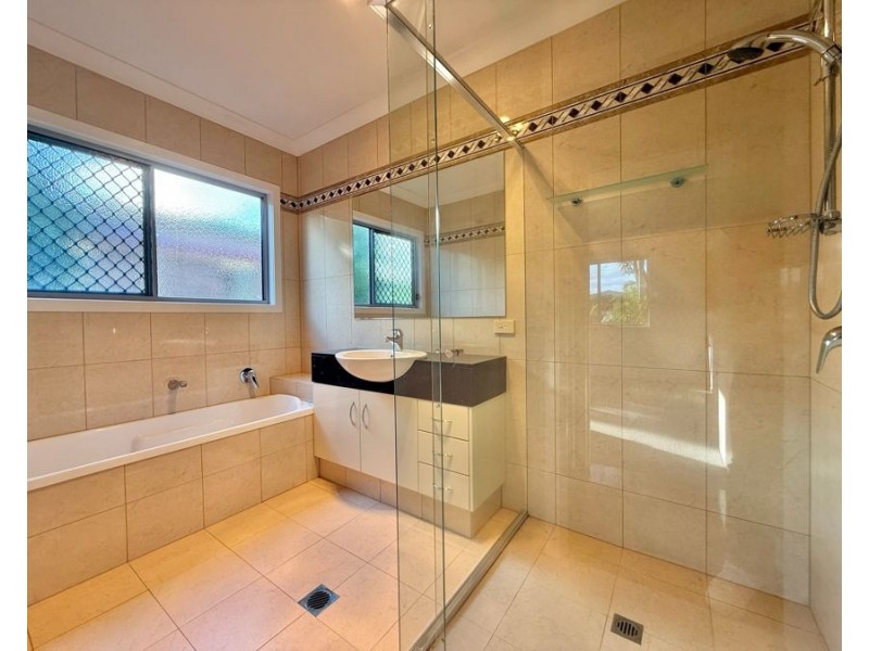 2/82 Slatyer Avenue, Bundall QLD 4217