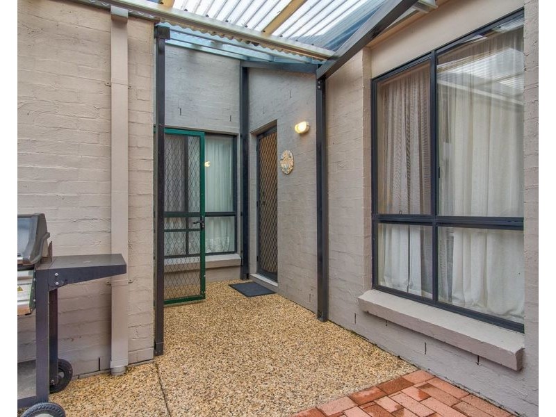 2/8 Geoff Wolter Drive West, Molendinar QLD 4214