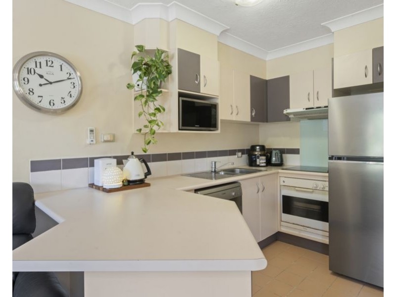 2/57 Worendo Street, Southport QLD 4215