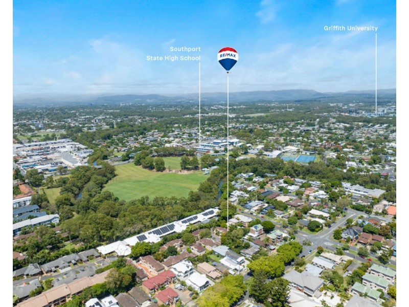 2/57 Worendo Street, Southport QLD 4215