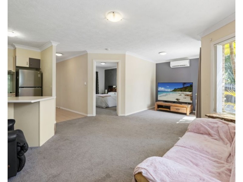 2/57 Worendo Street, Southport QLD 4215