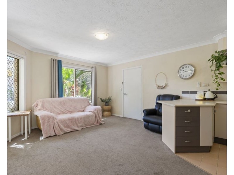 2/57 Worendo Street, Southport QLD 4215