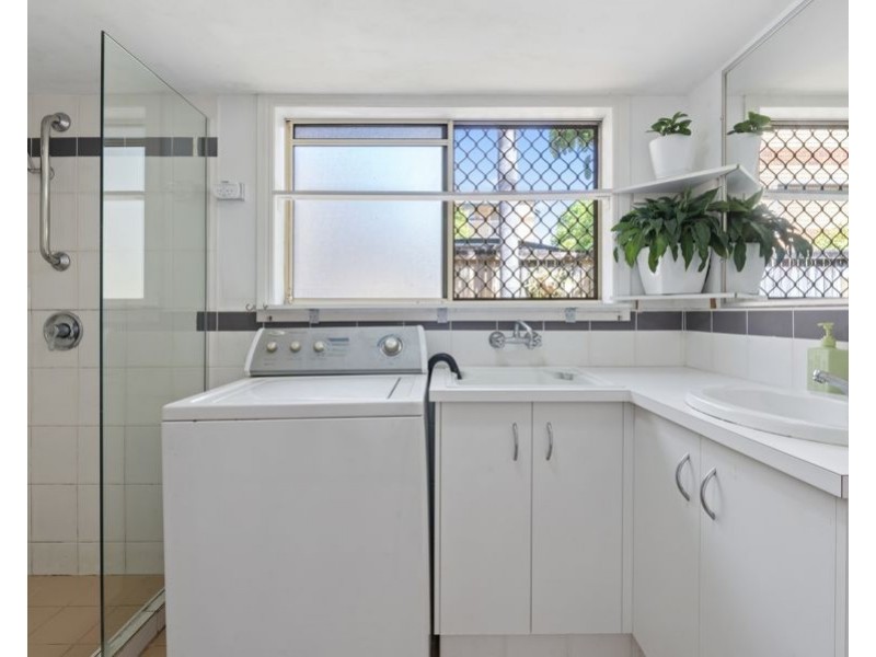 2/57 Worendo Street, Southport QLD 4215